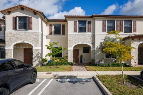 Townhouse in Miami, Florida 3 bedrooms, 124.02 sq.m. № 1988779 - photo 1