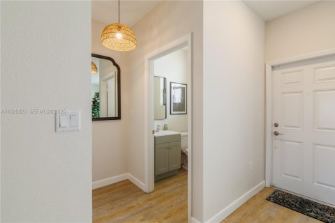 Townhouse in Miami, Florida 3 bedrooms, 124.02 sq.m. № 1988779 - photo 10