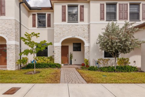 Townhouse in Miami, Florida 3 bedrooms, 124.02 sq.m. № 1988779 - photo 3