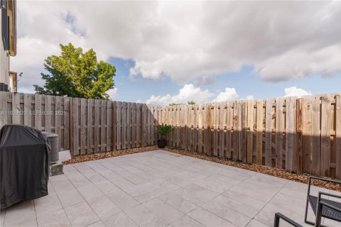 Townhouse in Miami, Florida 3 bedrooms, 124.02 sq.m. № 1988779 - photo 20