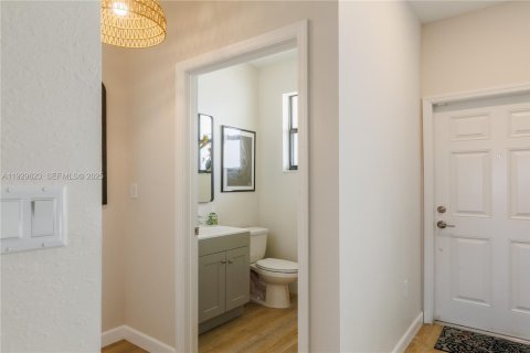 Townhouse in Miami, Florida 3 bedrooms, 124.02 sq.m. № 1988779 - photo 9