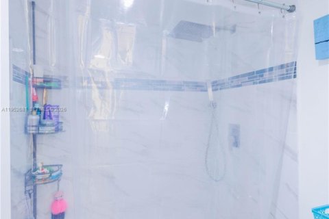 Condominio en venta en Tamarac, Florida, 1 dormitorio, 69.68 m2 № 2008099 - foto 20