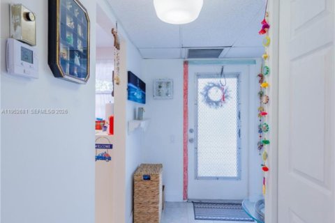 Condominio en venta en Tamarac, Florida, 1 dormitorio, 69.68 m2 № 2008099 - foto 12