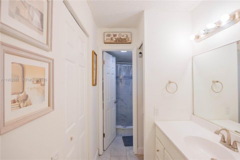 Condominio en venta en Tamarac, Florida, 1 dormitorio, 69.68 m2 № 2008099 - foto 17