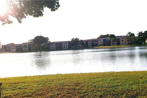 Condo in Margate, Florida, 2 bedrooms  № 2392604 - photo 19