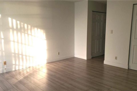 Condo in Margate, Florida, 2 bedrooms  № 2392604 - photo 8