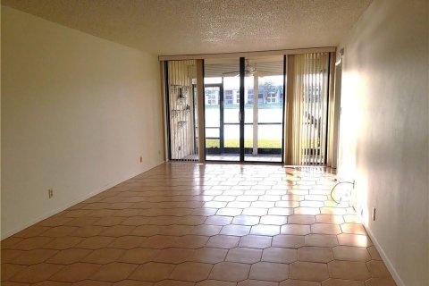 Condo in Margate, Florida, 2 bedrooms  № 2392604 - photo 3