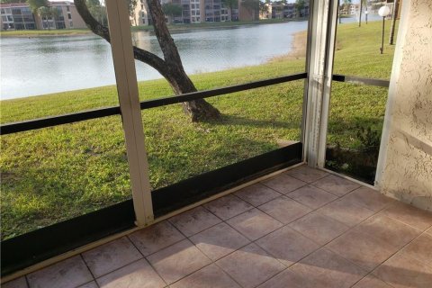 Condo in Margate, Florida, 2 bedrooms  № 2392604 - photo 23
