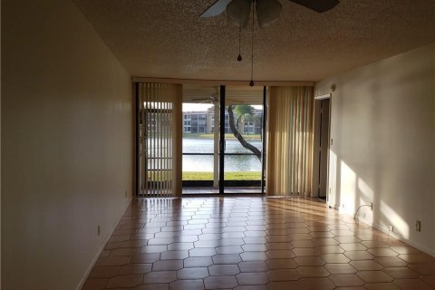 Condo in Margate, Florida, 2 bedrooms  № 2392604 - photo 7