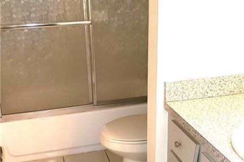 Condo in Margate, Florida, 2 bedrooms  № 2392604 - photo 13