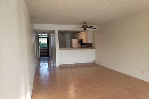 Condo in Margate, Florida, 2 bedrooms  № 2392604 - photo 5