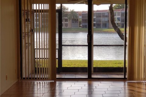 Condo in Margate, Florida, 2 bedrooms  № 2392604 - photo 4