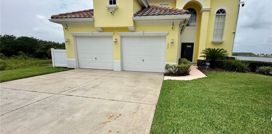 House in Haines City, Florida 5 bedrooms, 339.37 sq.m. № 1817836