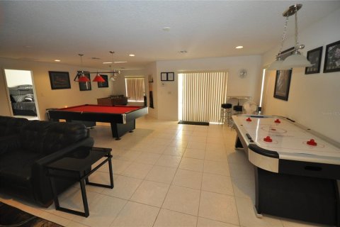 House in Haines City, Florida 5 bedrooms, 339.37 sq.m. № 1817836 - photo 8