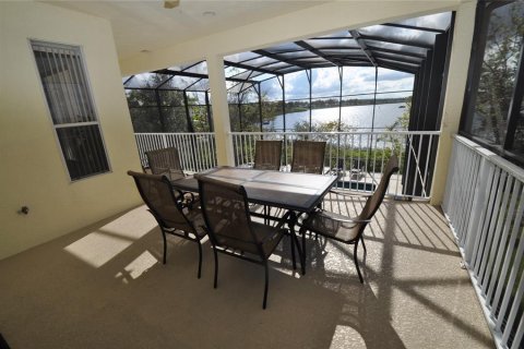 House in Haines City, Florida 5 bedrooms, 339.37 sq.m. № 1817836 - photo 4