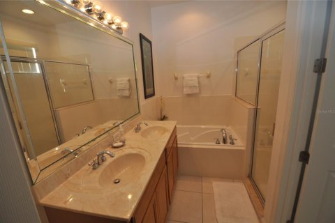 House in Haines City, Florida 5 bedrooms, 339.37 sq.m. № 1817836 - photo 12