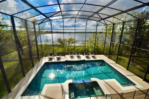 House in Haines City, Florida 5 bedrooms, 339.37 sq.m. № 1817836 - photo 2