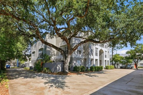 Condo in Tampa, Florida, 2 bedrooms № 2142417 - photo 27