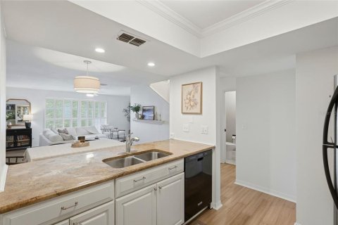 Condo in Tampa, Florida, 2 bedrooms № 2142417 - photo 8