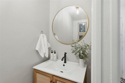 Condo in Tampa, Florida, 2 bedrooms № 2142417 - photo 11