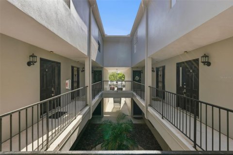 Condo in Tampa, Florida, 2 bedrooms № 2142417 - photo 25