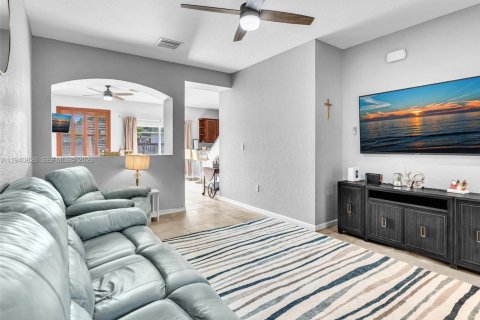 Villa ou maison à vendre à Homestead, Floride: 4 chambres, 191.19 m2 № 1998324 - photo 5