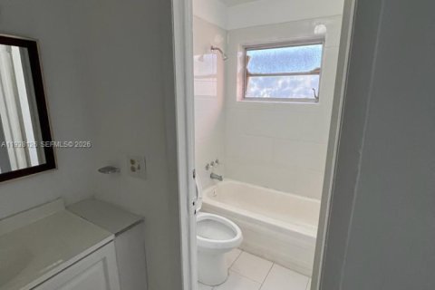 Condo in Miami Gardens, Florida, 1 bedroom № 1996377 - photo 3