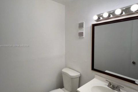 Condo in Miami Gardens, Florida, 1 bedroom № 1996377 - photo 8