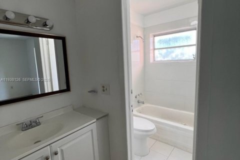 Condo in Miami Gardens, Florida, 1 bedroom  № 1996377