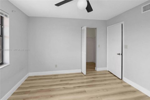 Condo in Tamarac, Florida, 2 bedrooms  № 1993539 - photo 15