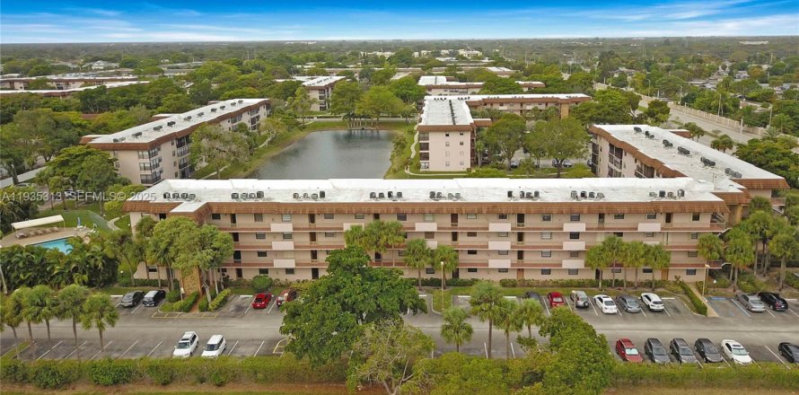 Condo in Tamarac, Florida, 2 bedrooms  № 1993539