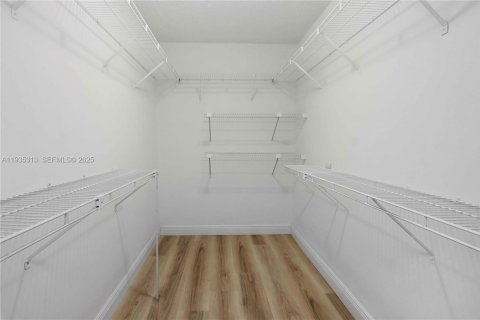 Condo in Tamarac, Florida, 2 bedrooms  № 1993539 - photo 20