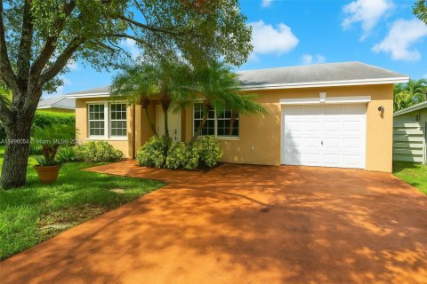 Купить виллу или дом в Майами, Флорида 3 спальни, 126.44м2, № 1949735 - фото 1