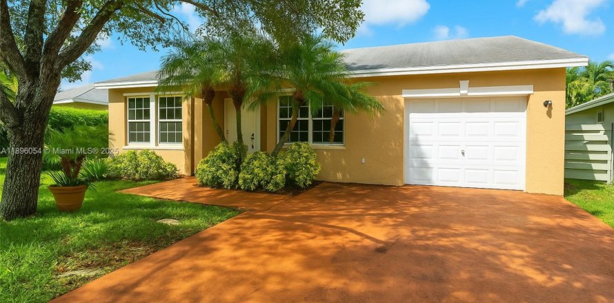 Дом в Майами, Флорида 3 спальни, 126.44м2 № 1949735