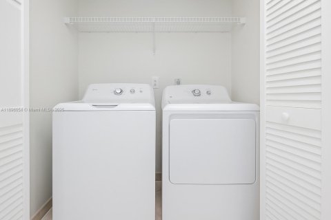 Купить виллу или дом в Майами, Флорида 3 спальни, 126.44м2, № 1949735 - фото 17