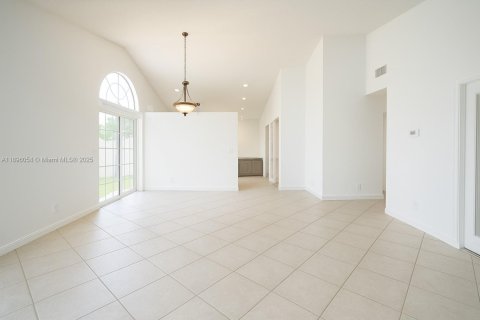 Купить виллу или дом в Майами, Флорида 3 спальни, 126.44м2, № 1949735 - фото 4