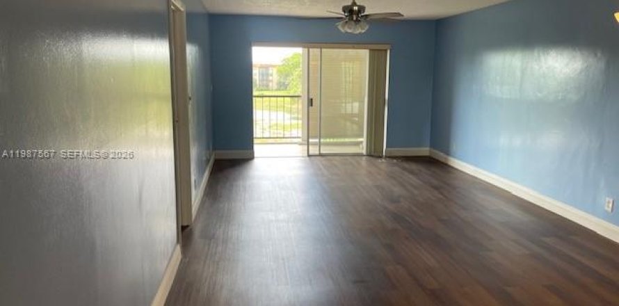 Condo in Lauderhill, Florida, 2 bedrooms  № 2050639