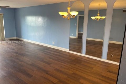 Condo in Lauderhill, Florida, 2 bedrooms  № 2050639 - photo 3