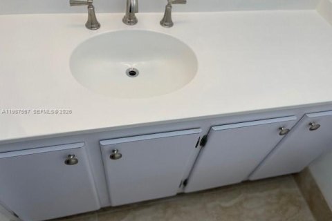 Condo in Lauderhill, Florida, 2 bedrooms  № 2050639 - photo 15