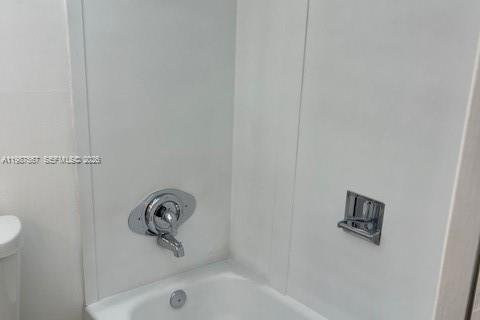 Condo in Lauderhill, Florida, 2 bedrooms  № 2050639 - photo 12