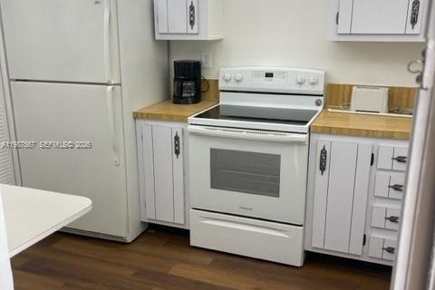 Condo in Lauderhill, Florida, 2 bedrooms  № 2050639 - photo 8