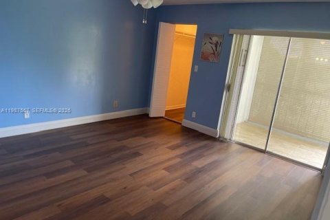 Condo in Lauderhill, Florida, 2 bedrooms  № 2050639 - photo 6