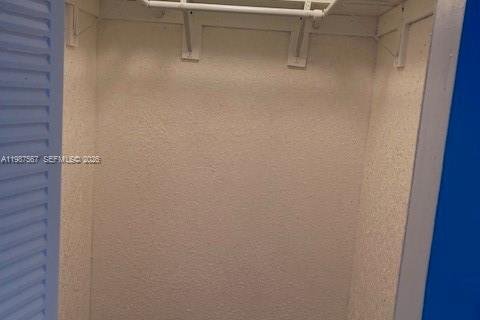Condo in Lauderhill, Florida, 2 bedrooms  № 2050639 - photo 7