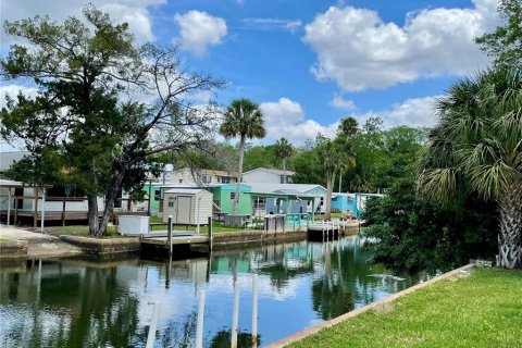 House in Weeki Wachee, Florida 2 bedrooms, 95.88 sq.m. № 1723656 - photo 8