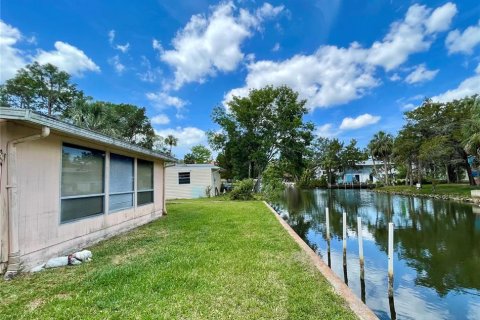 House in Weeki Wachee, Florida 2 bedrooms, 95.88 sq.m. № 1723656 - photo 12
