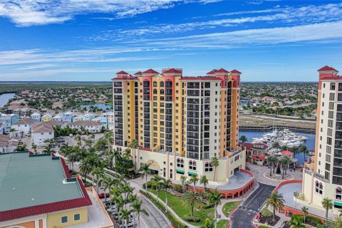 Condo in Cape Coral, Florida, 3 bedrooms  № 2101806 - photo 27