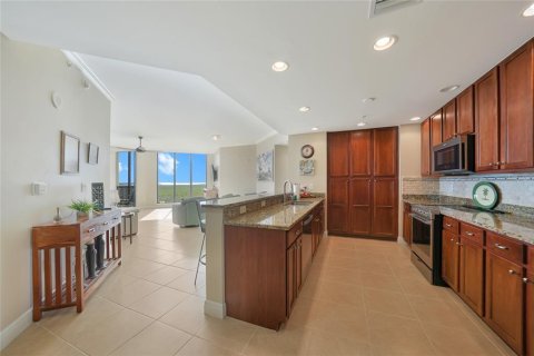 Condo in Cape Coral, Florida, 3 bedrooms  № 2101806 - photo 6