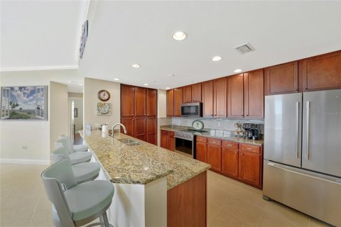Condo in Cape Coral, Florida, 3 bedrooms  № 2101806 - photo 4