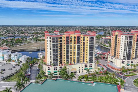Condo in Cape Coral, Florida, 3 bedrooms  № 2101806 - photo 28