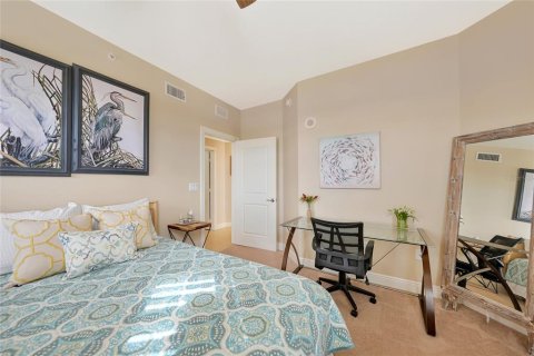Condo in Cape Coral, Florida, 3 bedrooms  № 2101806 - photo 12